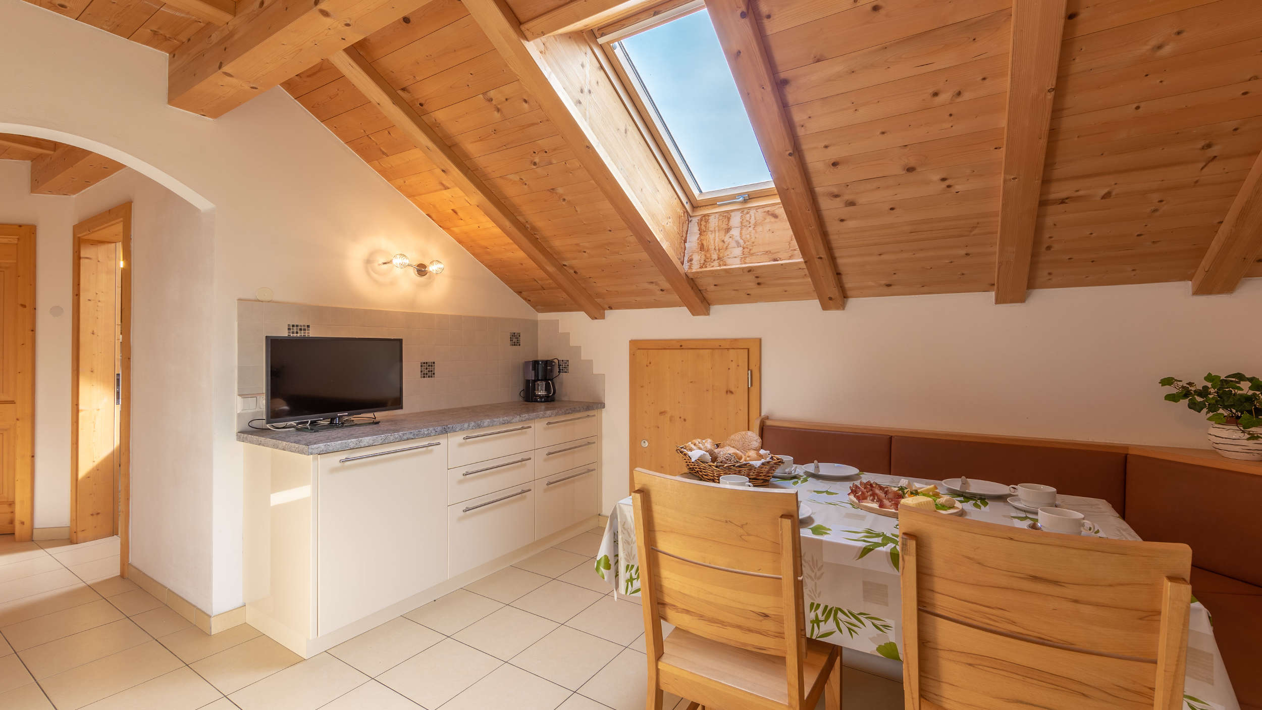 Dining table - Arjilá