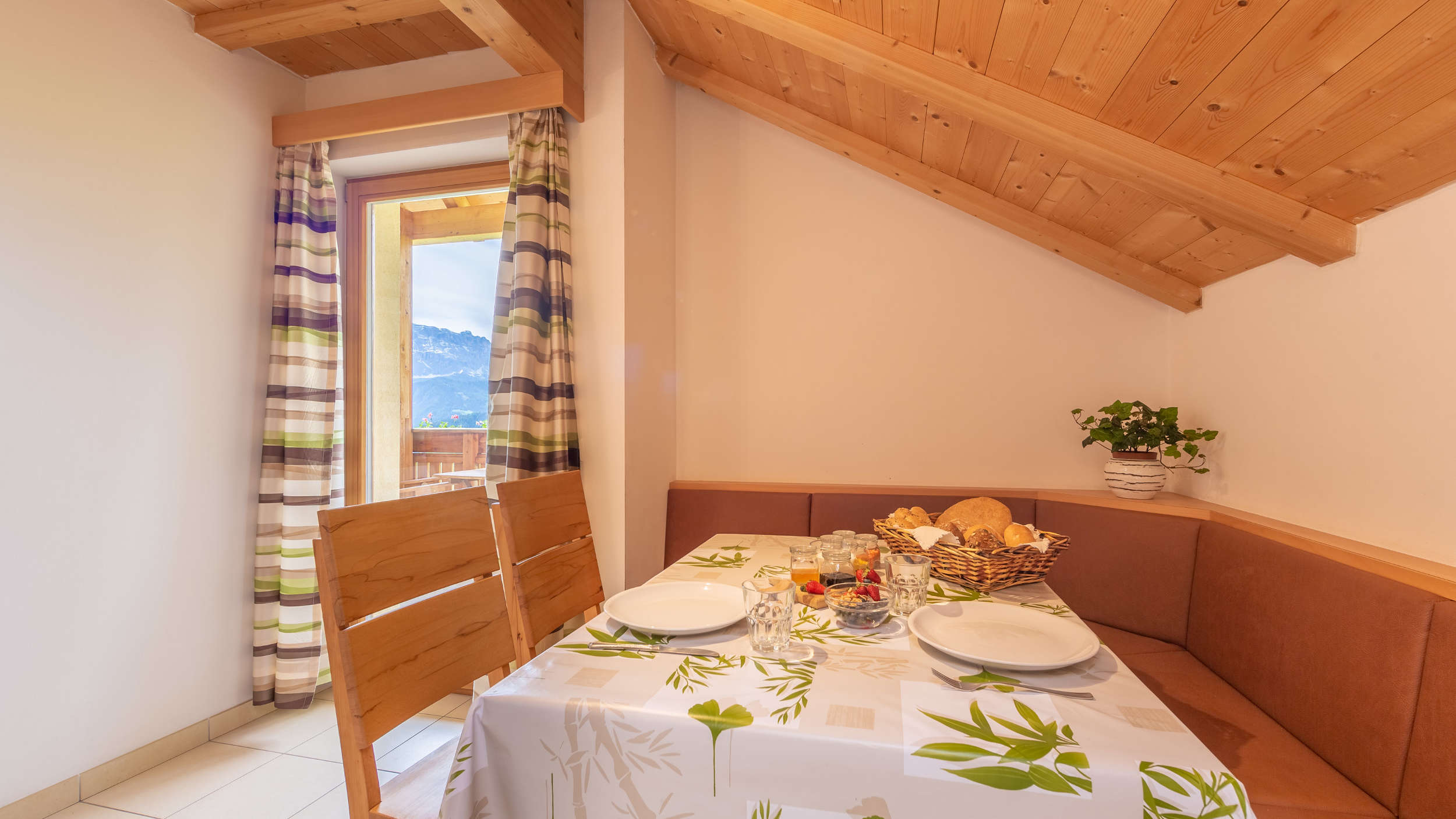 Dining table - Plaió